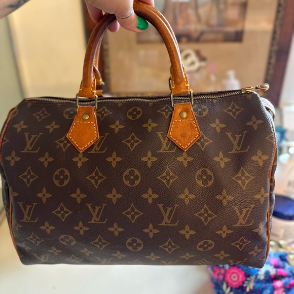 Louis Vuitton Handbags - Authenticated Louis Vuitton Speedy
30 Handbag